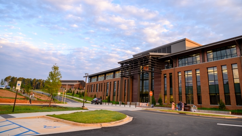 Turner Celebrates Opening of Clemson University College of Veterinary Medicine