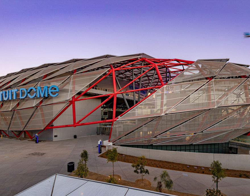 Sports & Entertainment