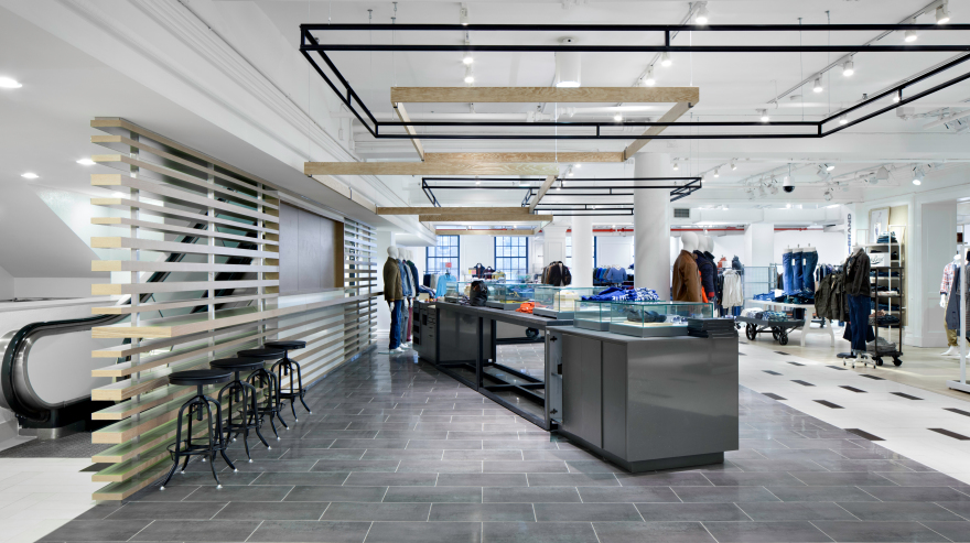 Lord & Taylor, 	Fifth Avenue Flagship