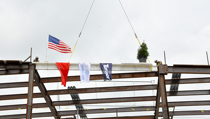 Turner Tops Out the Crystal Clinic Orthopaedic Center